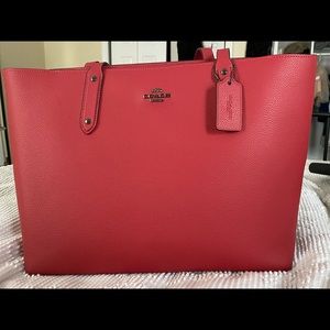 Coach central tote with zip